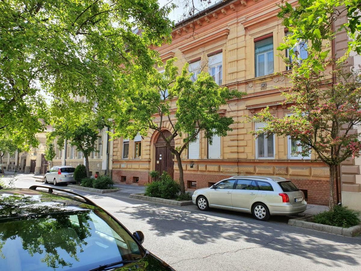 Szandi Belvarosi Apartman Szegedin Exterior foto